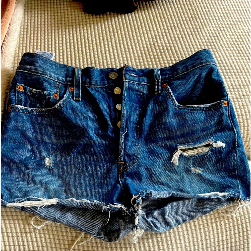 Women’s Levi shorts size 4